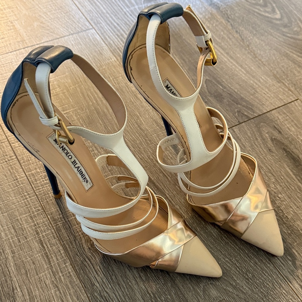 Manolo Blahnik Cream and Gold Pointy Heels, size 39